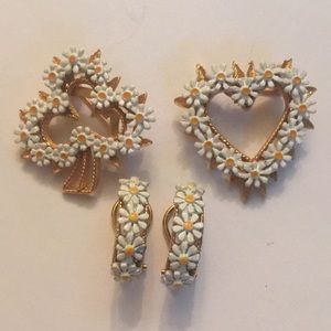 Antique White Daisy Pins & clip Earrings